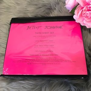 Betsey Johnson Bedding - 🆕 Betsey Johnson black twin sheet set Betsey Johnson Bedding - 🆕 Betsey Johnson black twin sheet set